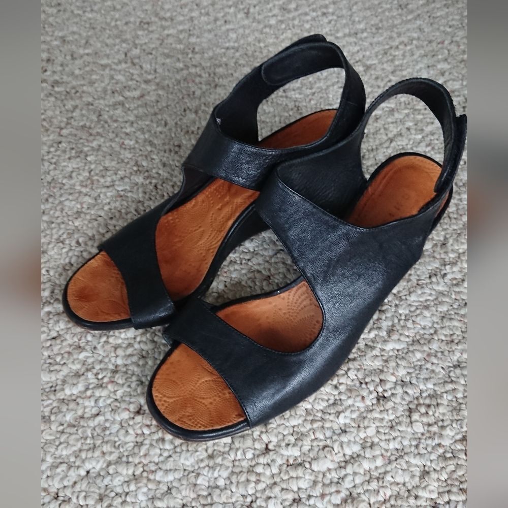 CHIE MIHARA Black Leather Ankle Strap Open Toe Sandals size 9